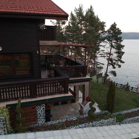 Villa Iskar Lake Residence By Bookvillabg Shtarkelovo Gnezdo Exteriör bild