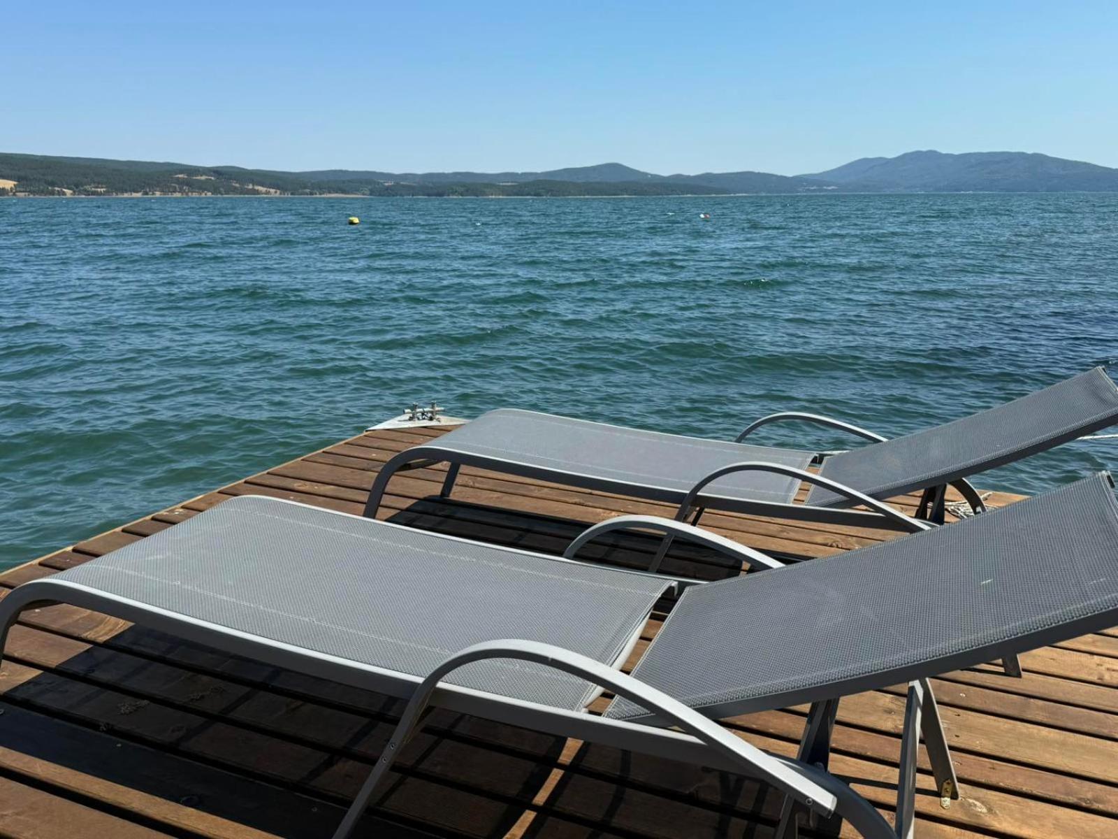 Villa Iskar Lake Residence By Bookvillabg Shtarkelovo Gnezdo Exteriör bild