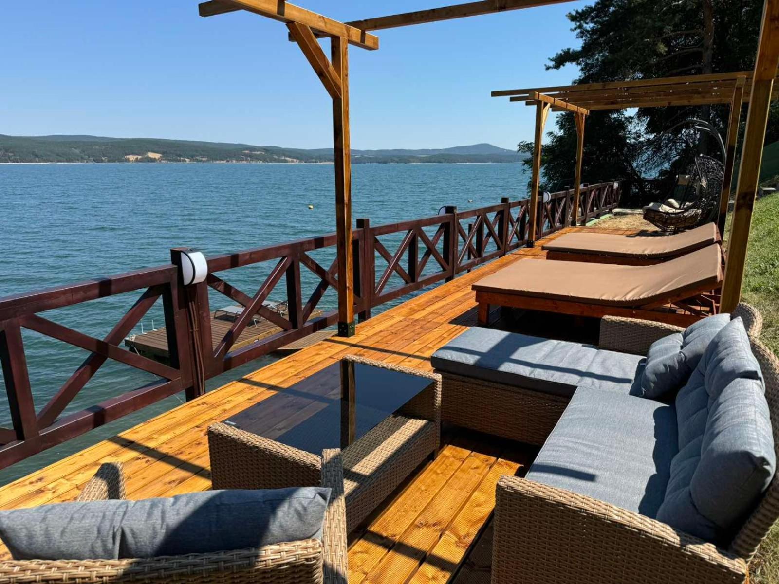 Villa Iskar Lake Residence By Bookvillabg Shtarkelovo Gnezdo Exteriör bild