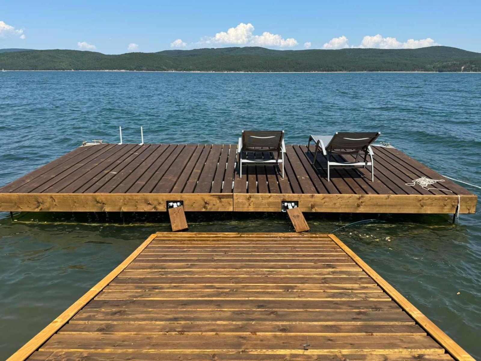 Villa Iskar Lake Residence By Bookvillabg Shtarkelovo Gnezdo Exteriör bild