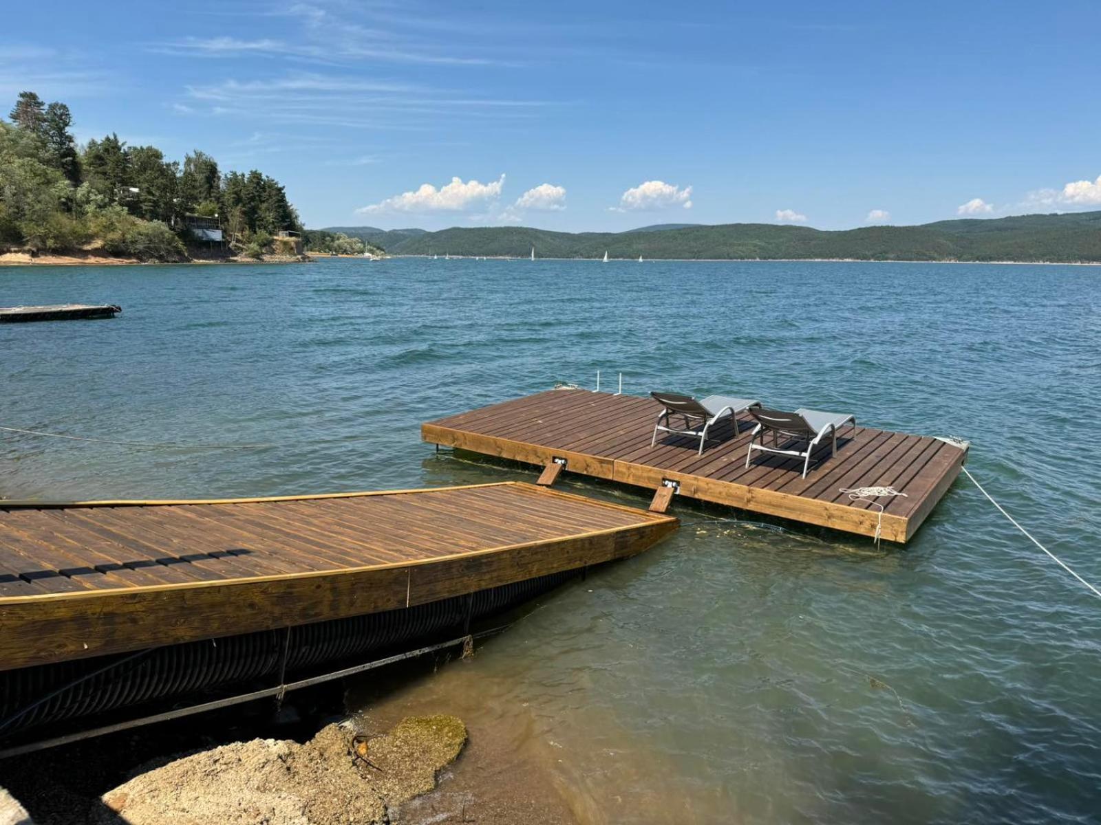 Villa Iskar Lake Residence By Bookvillabg Shtarkelovo Gnezdo Exteriör bild