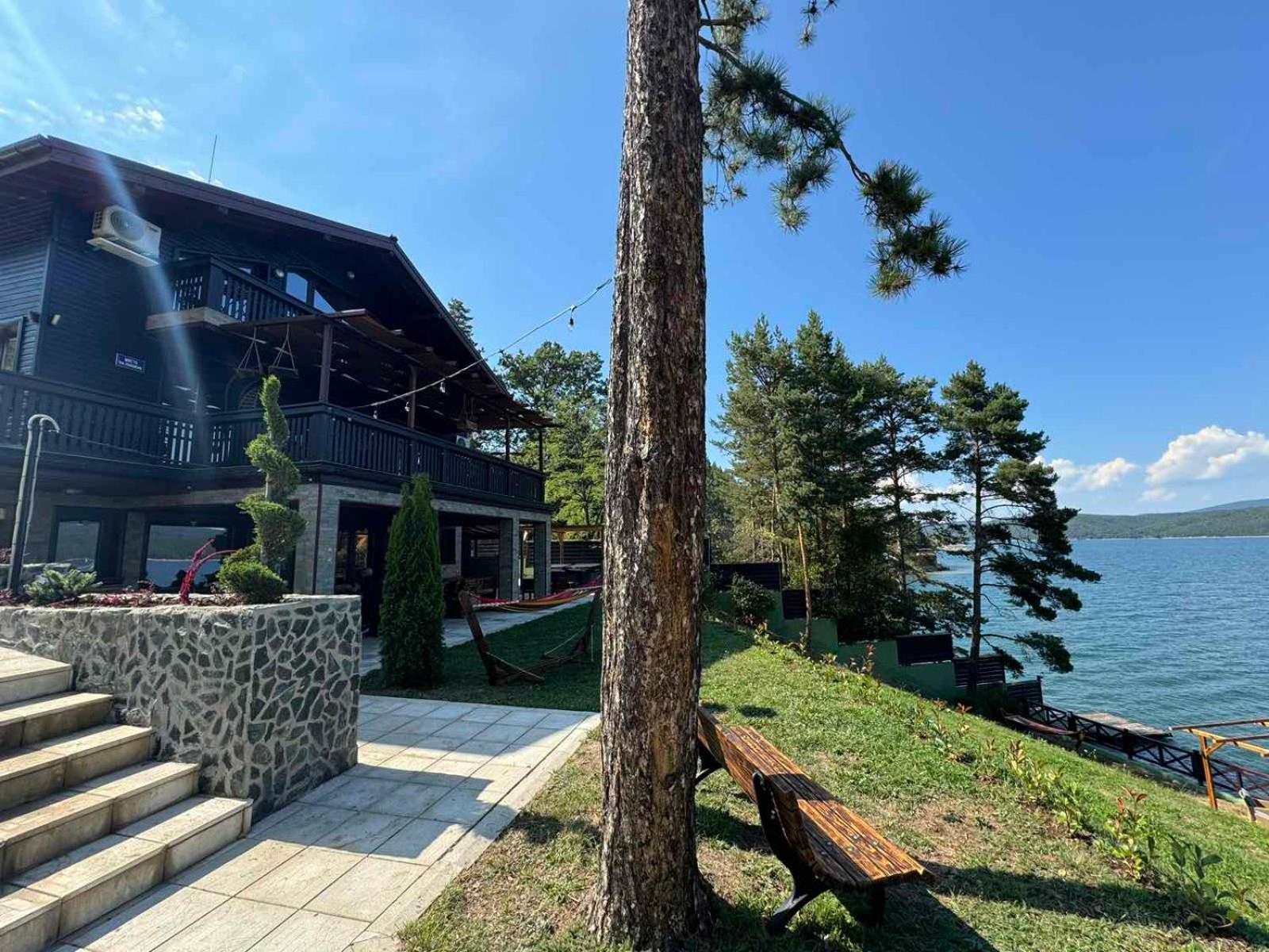 Villa Iskar Lake Residence By Bookvillabg Shtarkelovo Gnezdo Exteriör bild