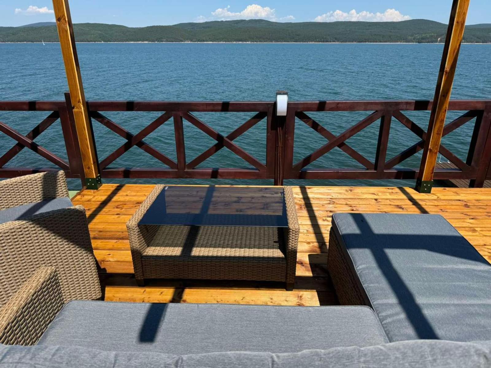 Villa Iskar Lake Residence By Bookvillabg Shtarkelovo Gnezdo Exteriör bild