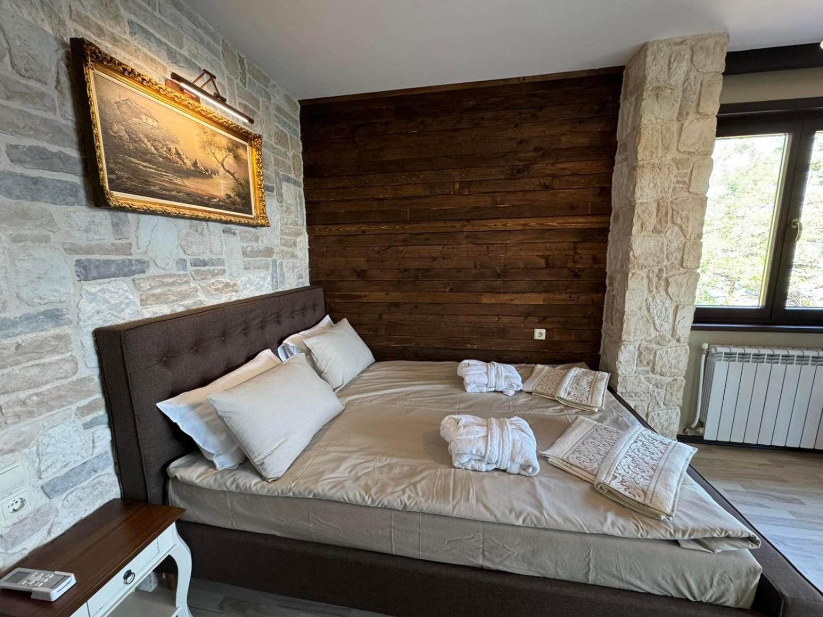 Villa Iskar Lake Residence By Bookvillabg Shtarkelovo Gnezdo Exteriör bild