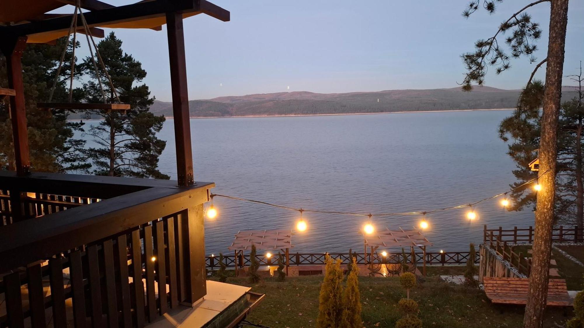 Villa Iskar Lake Residence By Bookvillabg Shtarkelovo Gnezdo Exteriör bild