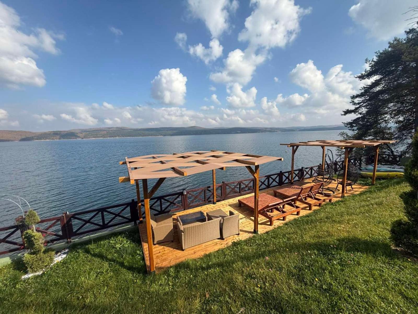 Villa Iskar Lake Residence By Bookvillabg Shtarkelovo Gnezdo Exteriör bild